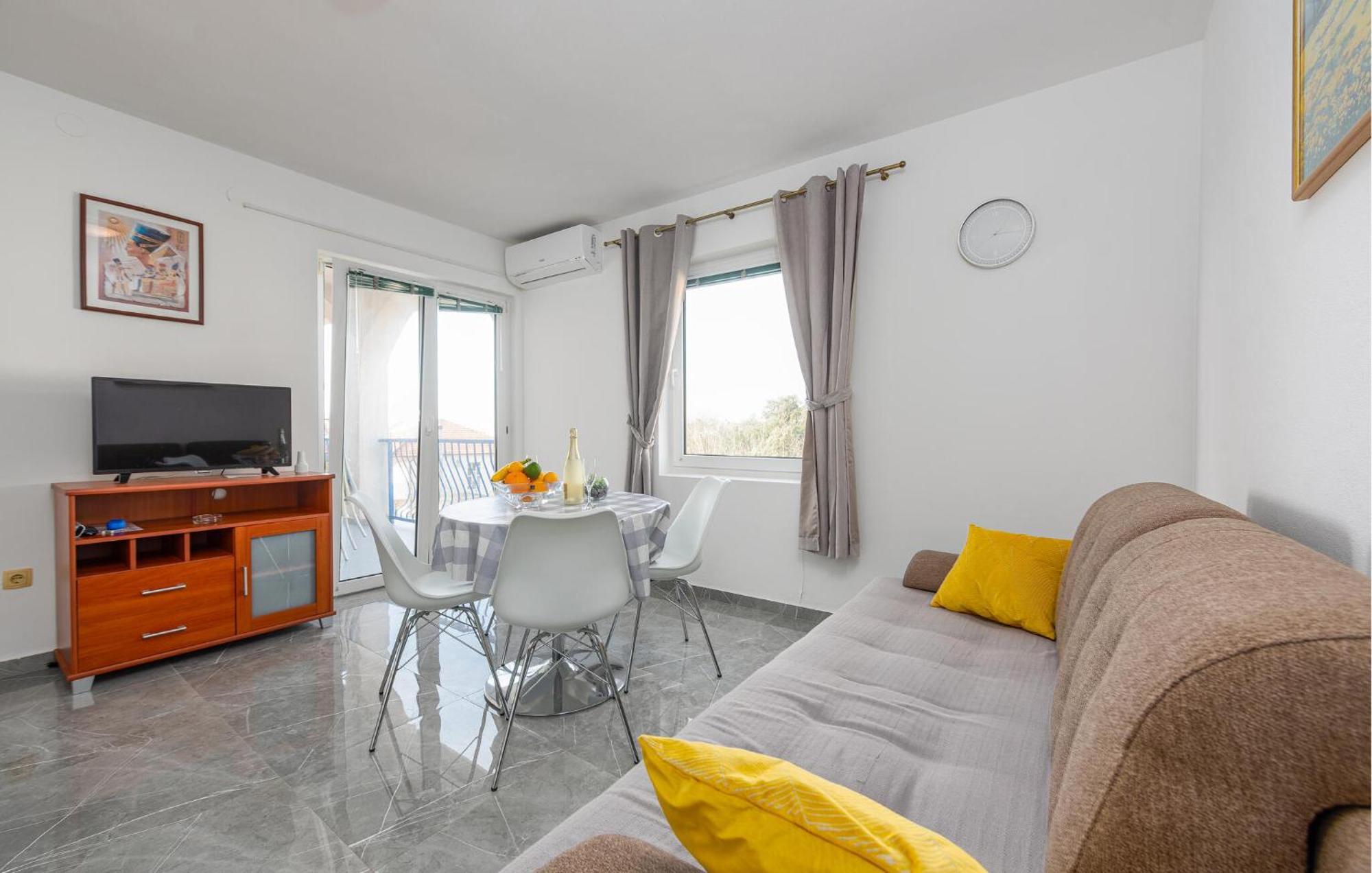 Amazing Apartment In Pakoštane Eksteriør billede