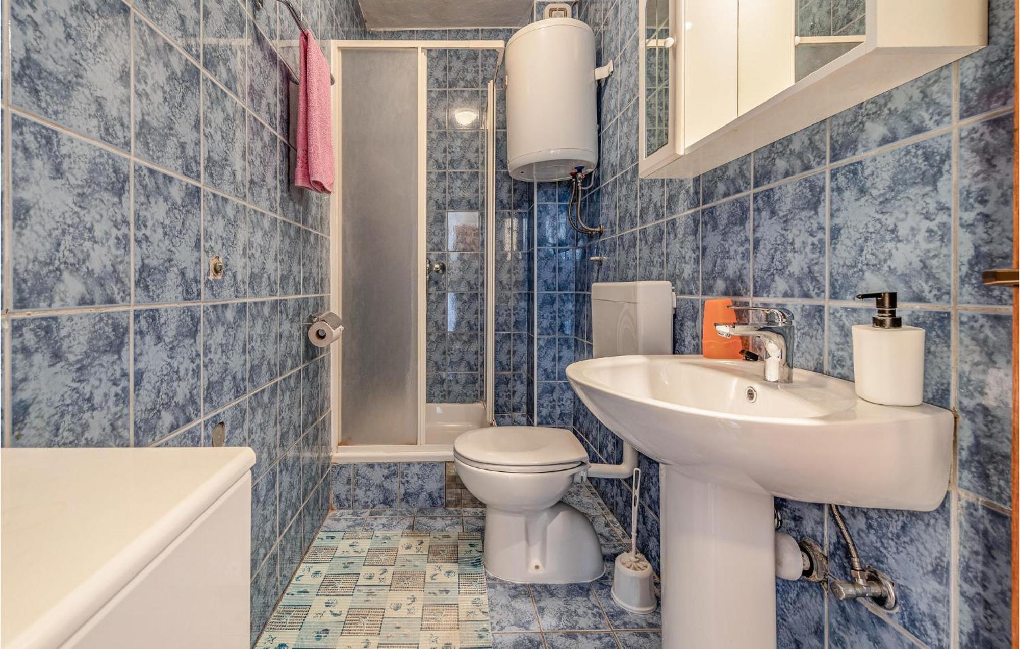 Amazing Apartment In Pakoštane Eksteriør billede