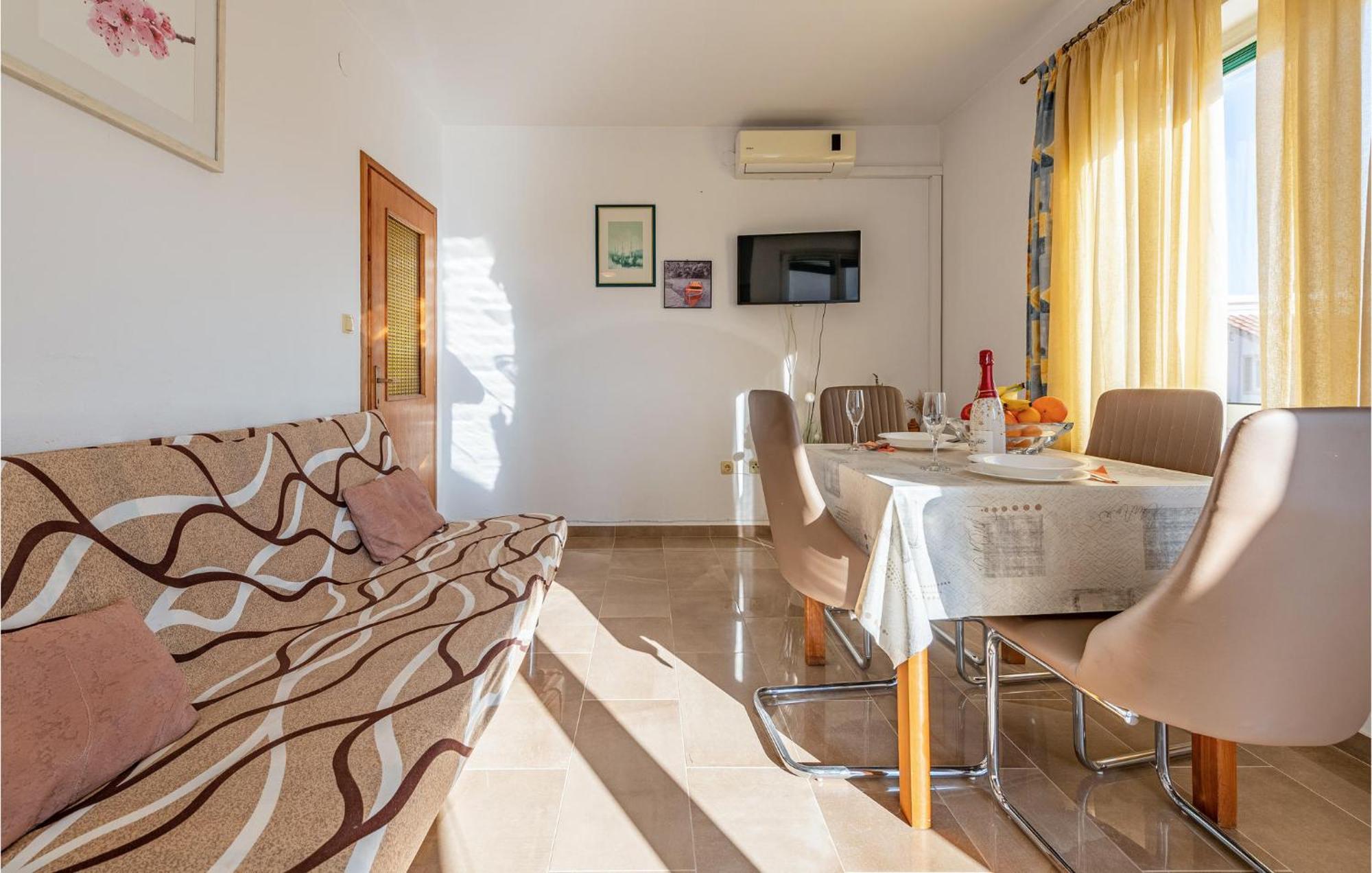 Amazing Apartment In Pakoštane Eksteriør billede